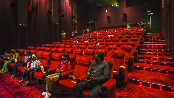 কম সংখ্যক মানুষ সিনেমা হলে সিনেমা দেখতে আগ্রহী