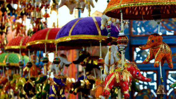 আশ্রয়হীন শিশুদের কাছে যান আশ্রয়হীন শিশুদের কাছে যান