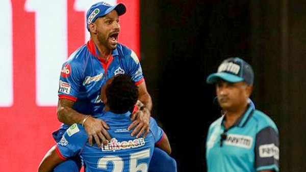 শেখ জায়েদ স্টেডিয়ামের পিচ