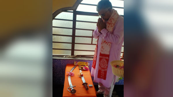 বড়দের প্রণাম, অন্যদের শুভেচ্ছা 