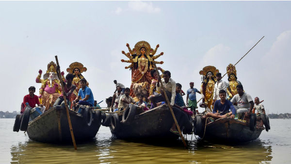 করোনা আবহে এবছর ইছামতীর বুকে নৌকা ভাসান বন্ধ করোনা আবহে এবছর ইছামতীর বুকে নৌকা ভাসান বন্ধ