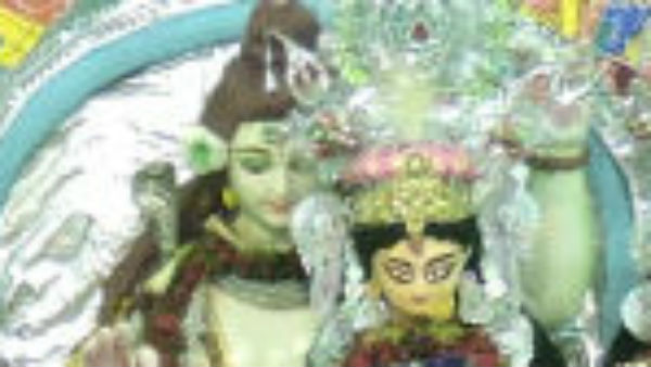 লাহা বাড়িতে শিব-দুর্গা লাহা বাড়িতে শিব-দুর্গা