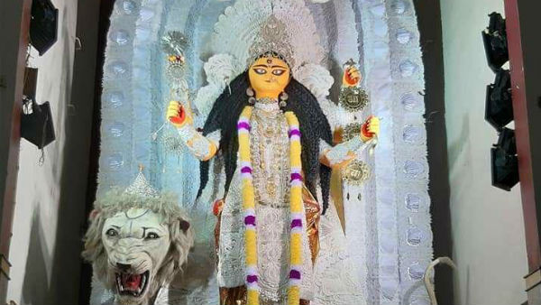  মণ্ডপে কতজন একসঙ্গে?