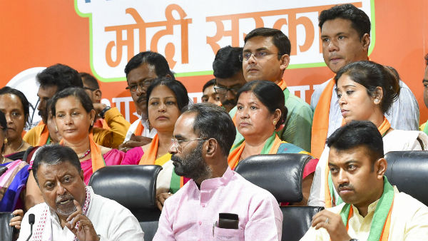 রাজনীতি থেকে স্বেচ্ছা-অবসর! জল্পনায় শুভ্রাংশু রাজনীতি থেকে স্বেচ্ছা-অবসর! জল্পনায় শুভ্রাংশু