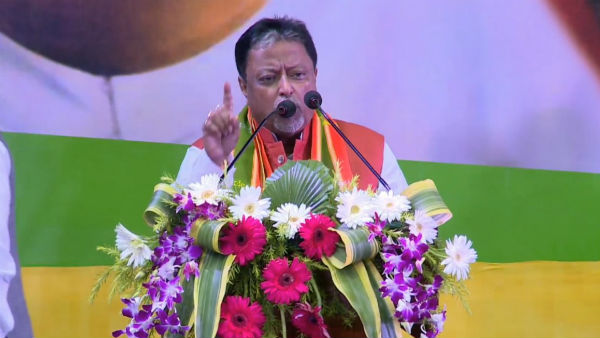 তৃণমূল ভেঙে বিজেপিকে শক্তিশালী করার কৌশল মুকুলের