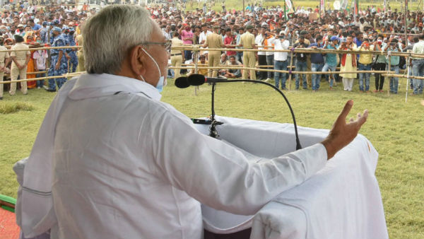 নীতীশ সরকারের বিরুদ্ধে তীব্র ক্ষোভ প্রকাশ মহিলা সমাজের 