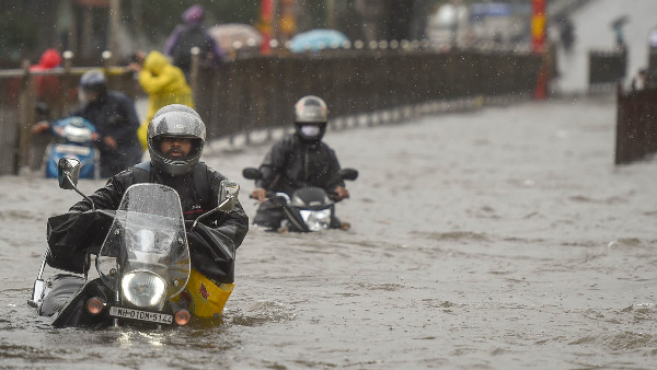 থানে ও পুনেতে বজ্রবিদ্যুৎ-সহ ভারী বৃষ্টির পূর্বাভাস থানে ও পুনেতে বজ্রবিদ্যুৎ-সহ ভারী বৃষ্টির পূর্বাভাস