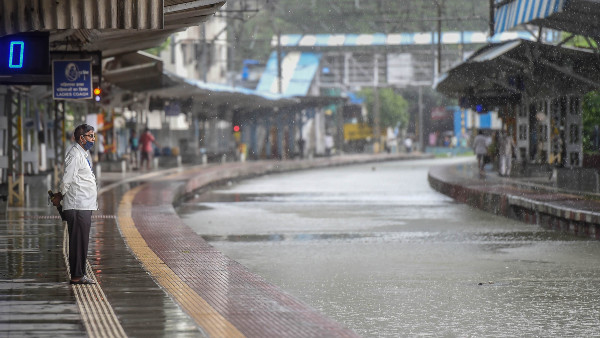 লাল সতর্কতা জারি বিভিন্ন জেলায় লাল সতর্কতা জারি বিভিন্ন জেলায়