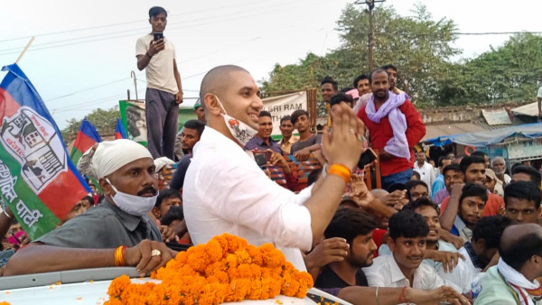 বাবা ছাড়া প্রথম নির্বাচন বাবা ছাড়া প্রথম নির্বাচন