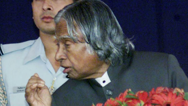  বৈজ্ঞানিক চর্চার পাশাপাশি কালামের লেখা বই আজও গভীর ছাপ ফেলে মানজীবনেও 