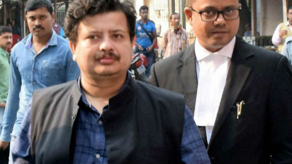 ঋতব্রতকে আক্রমণ