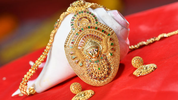 এবার পুজোয় সেজে উঠু‌ন কল্যাণ জুয়েলার্সের নতুন সঙ্কল্পের সাবেকি গয়নায় 