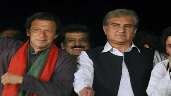 নিশানায় পাকিস্তানের বিদেশমন্ত্রী