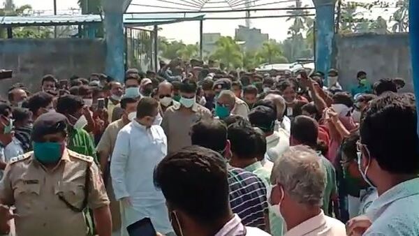 উত্তর দিয়েছিলেন ফিরহাদ হাকিম
