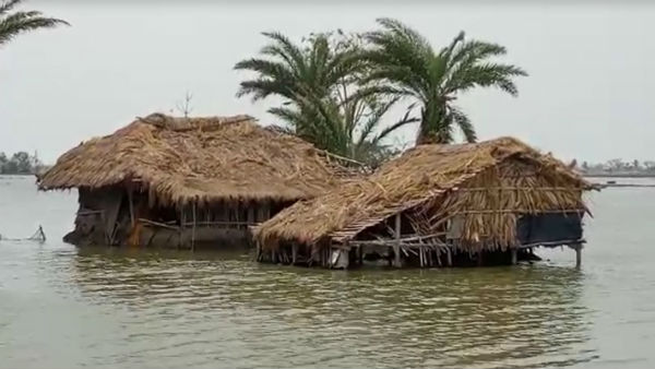 পাকাপাকি ভাঙন রোধের দাবি পাকাপাকি ভাঙন রোধের দাবি