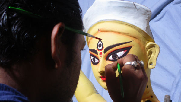দেড়শো বছরের পুরনো কাঠামোতে পুজো দেড়শো বছরের পুরনো কাঠামোতে পুজো