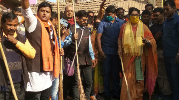 মুখ্যমন্ত্রীর ত্যাগ থেকে দলত্যাগ মুখ্যমন্ত্রীর ত্যাগ থেকে দলত্যাগ