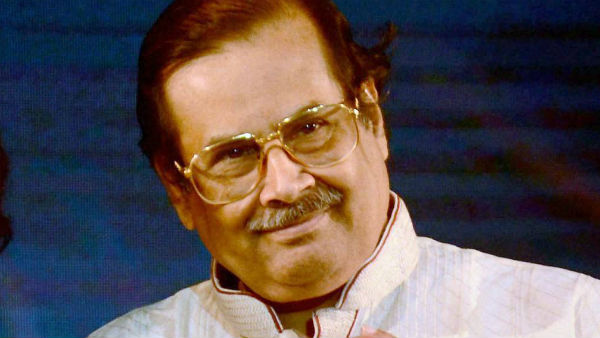 পণ্ডিত অজয় চক্রবর্তীর বাড়িতে অমিত শাহ পণ্ডিত অজয় চক্রবর্তীর বাড়িতে অমিত শাহ