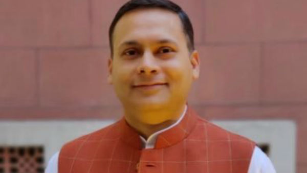 ডিজিটাল-যুদ্ধে পিকেকে মাত দেওয়াই লক্ষ্য অমিতের 