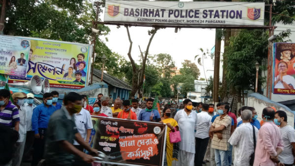 পুলিশি জুলুমের প্রতিবাদে রাজ্যজুড়ে বিজেপির প্রতিবাদ পুলিশি জুলুমের প্রতিবাদে রাজ্যজুড়ে বিজেপির প্রতিবাদ