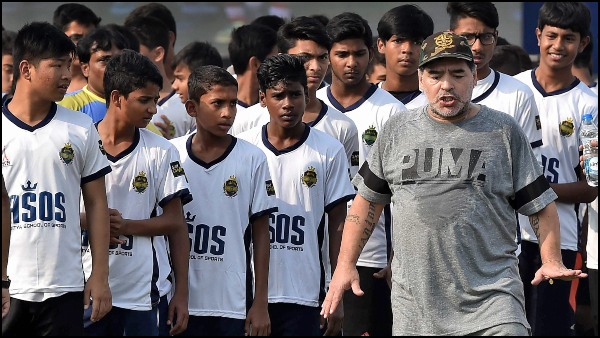 রোনাল্ডিনহোকে দল চান মারাদোনা