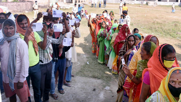 বেকারত্বকেই সবথেকে বড় সমস্যা বলে দেখছেন বিহারের ৩০ শতাংশ ভোটার বেকারত্বকেই সবথেকে বড় সমস্যা বলে দেখছেন বিহারের ৩০ শতাংশ ভোটার