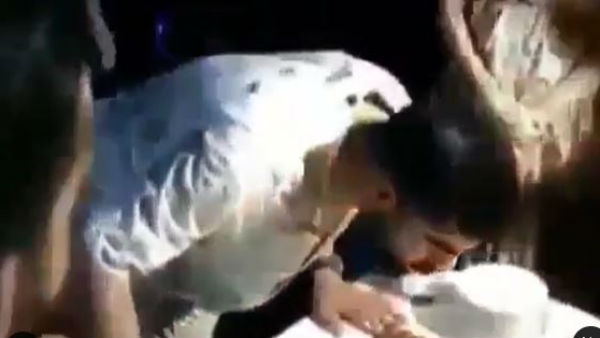 কেক মাখিয়ে বিরাটকে ভূত বানালেন সতীর্থরা