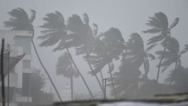 আমফান কেলেঙ্কারি নিয়ে তীব্র আক্রমণ