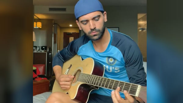 গিটারে ঝড় তুললেন চাহার