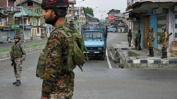 ভারতীয় ছাউনি লক্ষ্য করে আচমকা হামলা ভারতীয় ছাউনি লক্ষ্য করে আচমকা হামলা