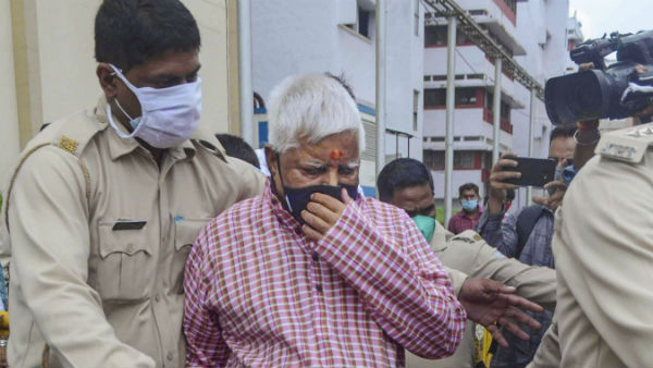 জেল থেকে লালুর চোরা শিকার ঘিরে অভিযোগ জেল থেকে লালুর চোরা শিকার ঘিরে অভিযোগ