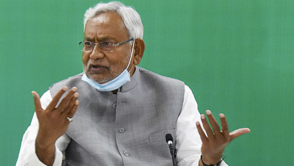 জরুরি অবস্থার সময়ে নীতীশ জরুরি অবস্থার সময়ে নীতীশ