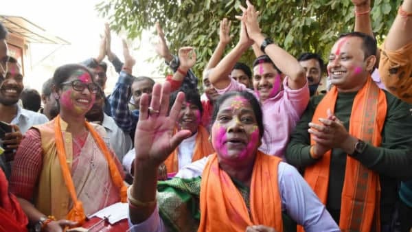 বিজেপির ঝুলিতে মোদীর দৌলতে মহিলা ভোট বিজেপির ঝুলিতে মোদীর দৌলতে মহিলা ভোট