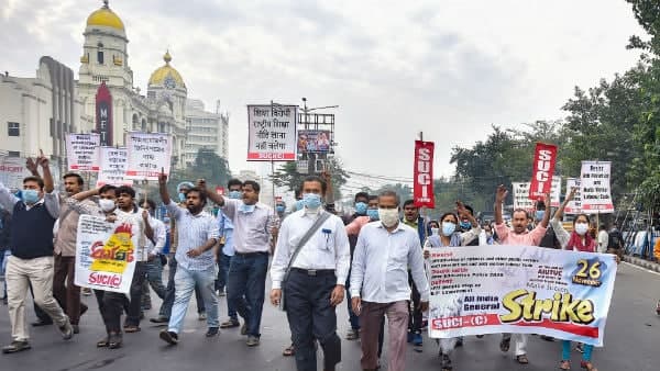 বালিতে দীর্ঘক্ষণ পথ অবরোধ