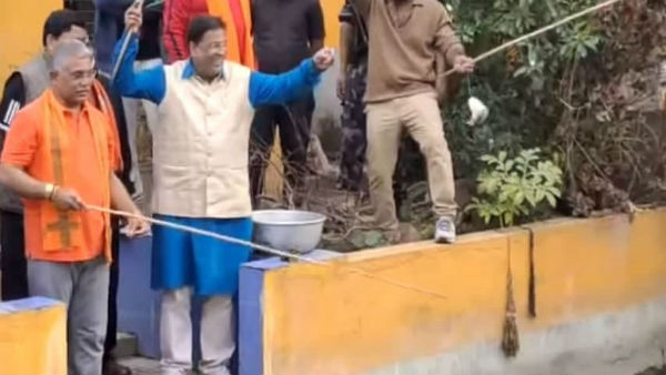 মাছের ভারে ছিপ ভেঙে যায় মাছের ভারে ছিপ ভেঙে যায়