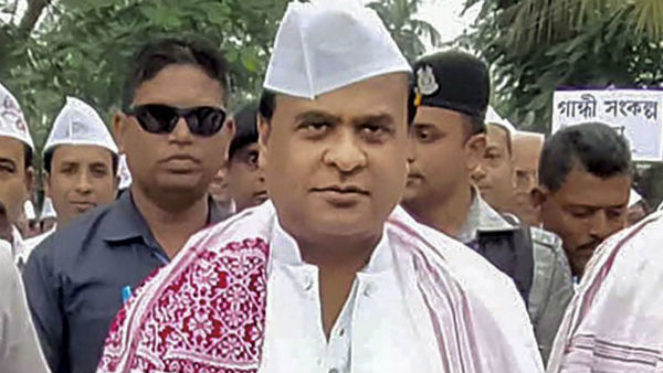 শতাব্দী প্রাচীন দলকে একহাত হিমন্তর শতাব্দী প্রাচীন দলকে একহাত হিমন্তর