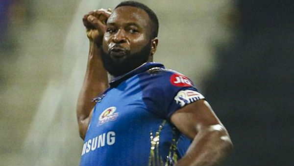 পোলার্ডের ব্যাটের দিকে তাকিয়ে মুম্বই পোলার্ডের ব্যাটের দিকে তাকিয়ে মুম্বই