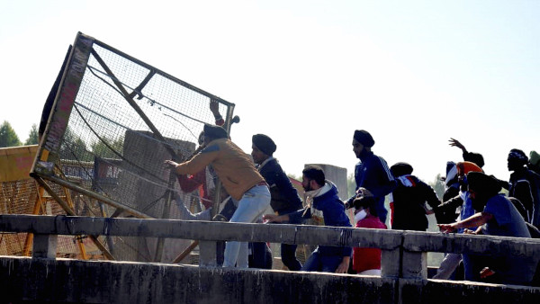 রাহুল গান্ধীর অভিযোগ রাহুল গান্ধীর অভিযোগ