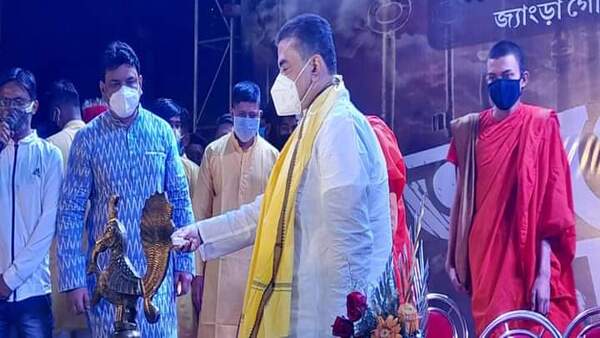 পুরনো সম্পর্ক ভুলে গেলেন শুভেন্দু অধিকারী পুরনো সম্পর্ক ভুলে গেলেন শুভেন্দু অধিকারী