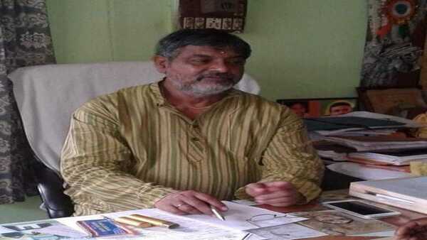 মহিলা কর্মীর নিশানায় তৃণমূল নেতা মহিলা কর্মীর নিশানায় তৃণমূল নেতা