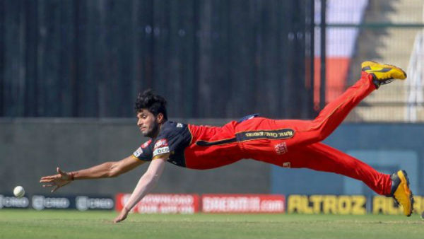 তৃতীয় স্থানে সুন্দর