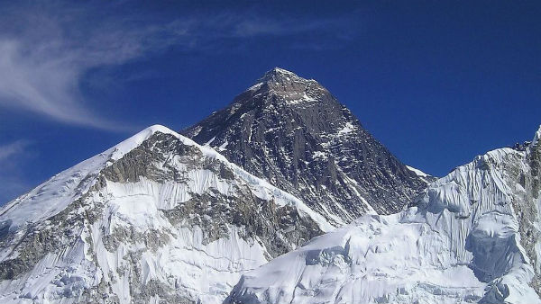 ২০১৫-এর ভূমিকম্পের পরেই কি উচ্চতা বদল? ২০১৫-এর ভূমিকম্পের পরেই কি উচ্চতা বদল?