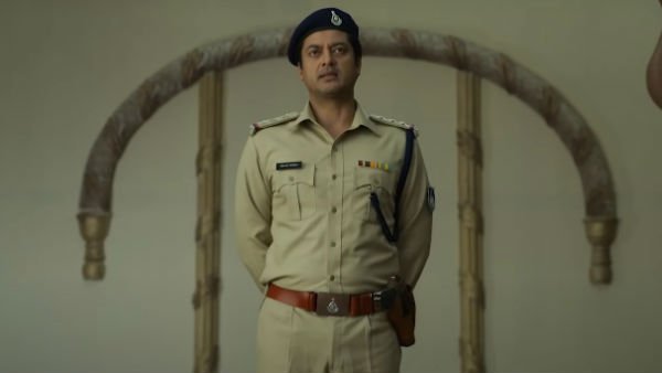 পুরোটাই মিল রয়েছে দু’টি ছবির পুরোটাই মিল রয়েছে দু’টি ছবির