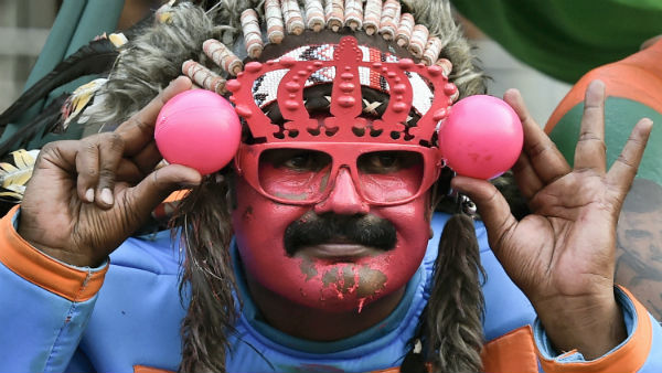 লাল বলের সমালোচনায় ওয়ার্ন