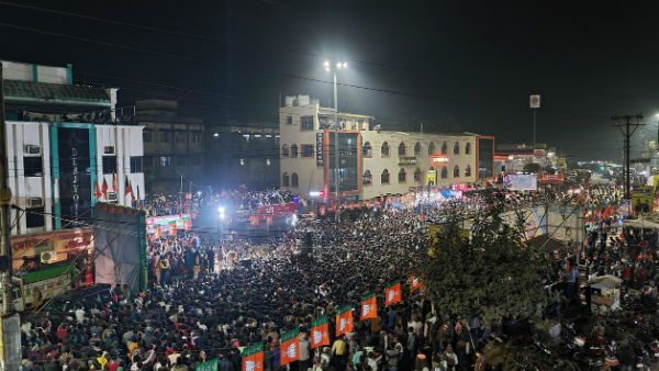অমিত মিত্র পাউচ বিক্রির ব্যবস্থা করেছেন