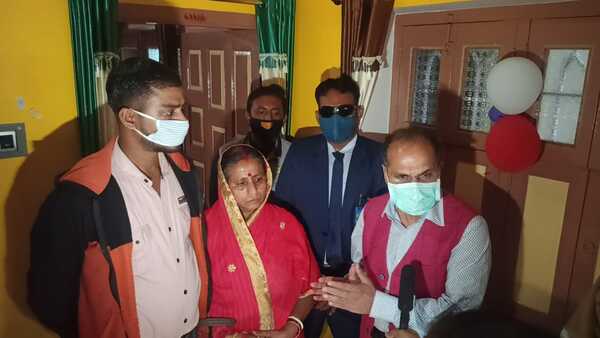 হাসপাতাল থেকে বাড়ি ফিরেছেন ওই জওয়ান হাসপাতাল থেকে বাড়ি ফিরেছেন ওই জওয়ান