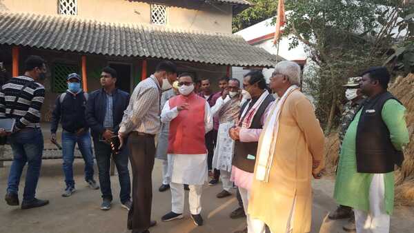 বেলিজুড়ি গ্রামে মধ্যাহ্ন ভোজন বেলিজুড়ি গ্রামে মধ্যাহ্ন ভোজন