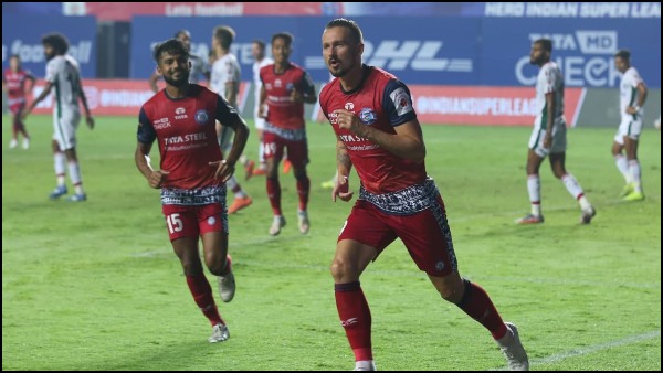 শিরোনামে ছিল দুই স্ট্রাইকারের লড়াই