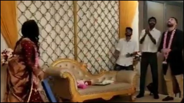  বিয়ে সেরে স্ত্রীয়ের সঙ্গে ক্রিকেটে মজলেন