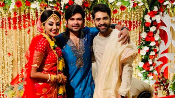 দেবলীনা-গৌরবের বিয়েতে হল না কন্যা সম্প্রদান! রাজকীয় আয়োজনে উত্তম কুমারের পরিবারে বধূ হলেন অভিনেত্রী দেবলীনা-গৌরবের বিয়েতে হল না কন্যা সম্প্রদান! রাজকীয় আয়োজনে উত্তম কুমারের পরিবারে বধূ হলেন অভিনেত্রী